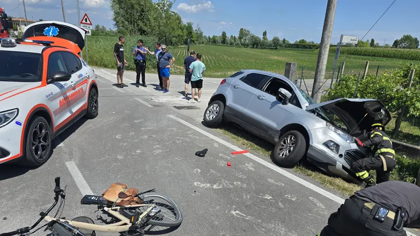 Un'immagine del luogo dell'incidente, in via Teglio, a Cordovado