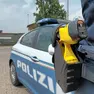 L'uomo è stato fermato dalla polizia con il taser