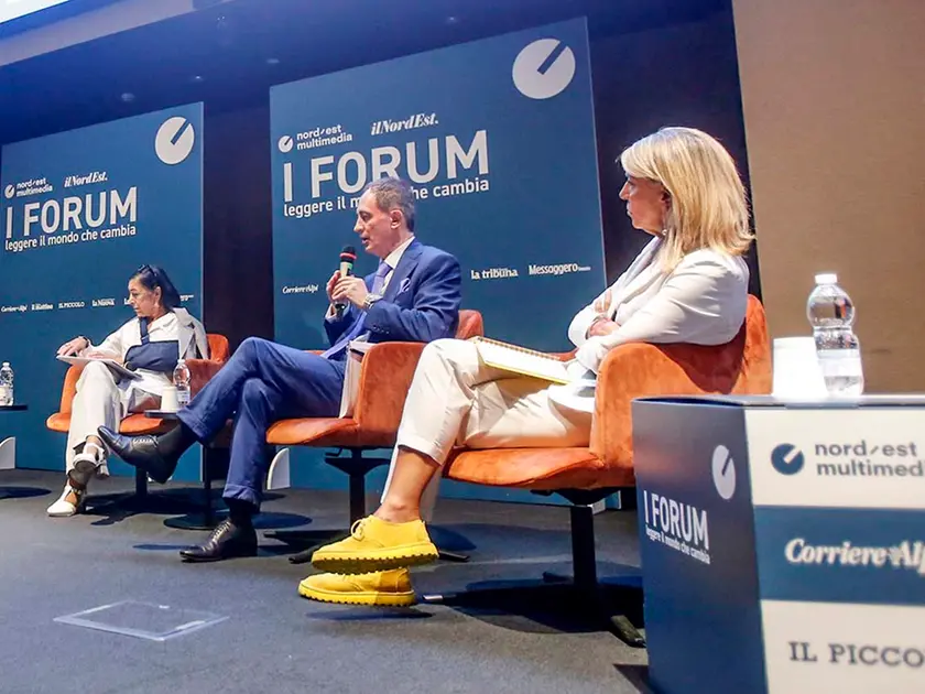 Da sinistra Maria Rosaria Anna Campitelli, Ad di Cav, Diego Cattoni, Ad di A22 Autostrada del Brennero ed Elisabetta Pellegrini, coordinatore della Struttura tecnica di missione del Mit ieri al Forum Infrastrutture a Padova