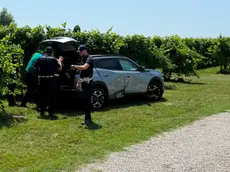 L'auto finito fuori strada