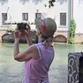 Una turista in visita a Treviso