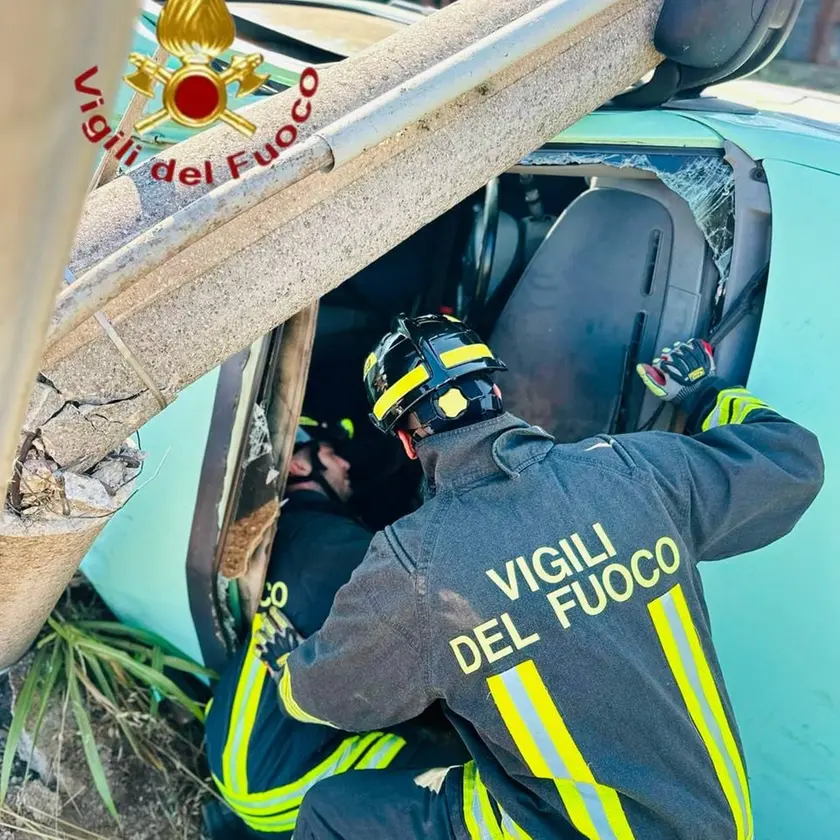Un momento dell'estrazione (credit: vigili del fuoco)