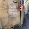 La scritta contro la Salis