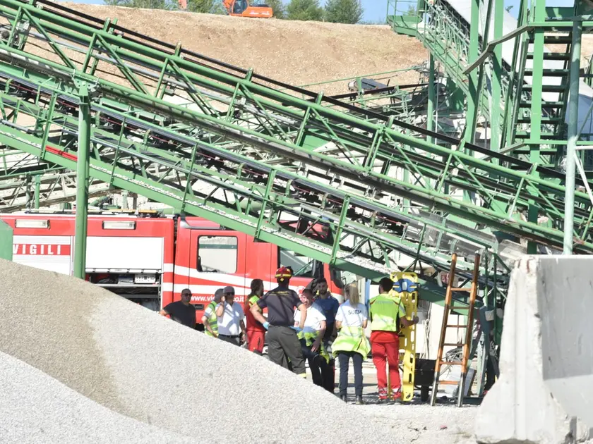 Il luogo in cui si è verificato l'incidente mortale sul lavoro, alla Postumia inerti di Giavera