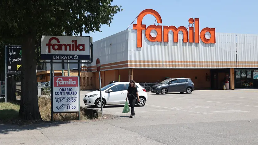 La sede del Famila in Strada Ovest che sarà chiusa