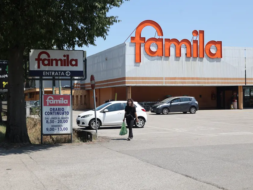 La sede del Famila in Strada Ovest che sarà chiusa
