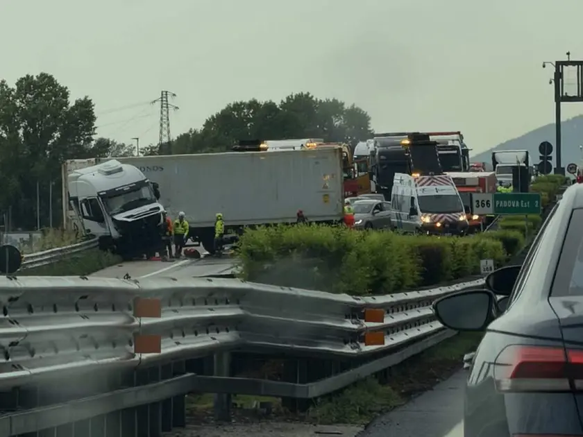 La scena dell'incidente (foto Valentino Costola)