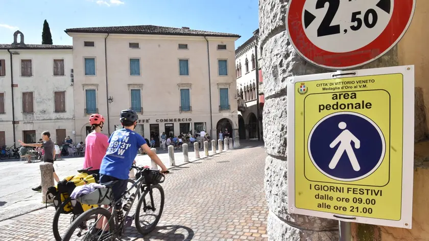 A Serravalle zona pedonale nei festivi