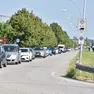 Code di auto in uscita dall'area industriale