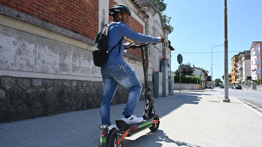 Monopattini elettrici, nuove regole: ecco cosa cambia (foto Petrussi)