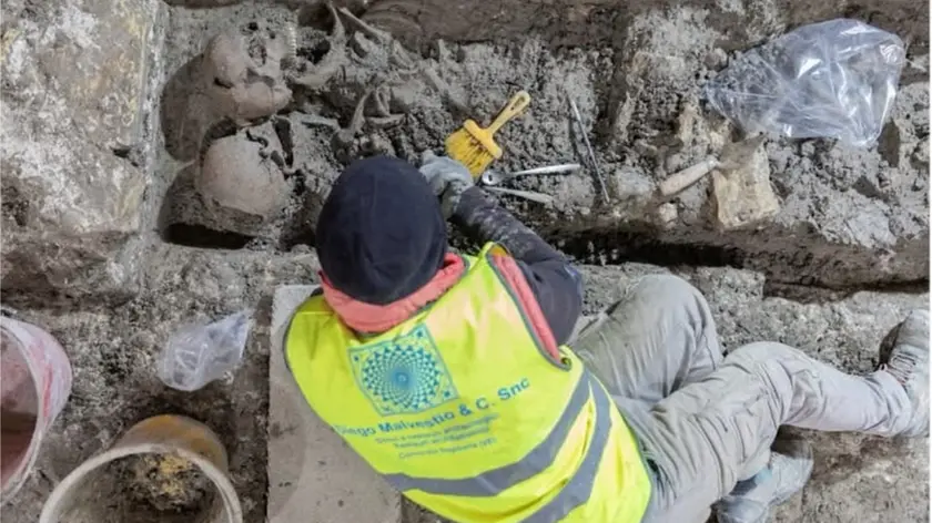Gli scavi in corso nell’area delle sepolture della basilica paleocristiana
