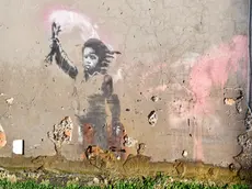 L'opera "Migrant Child" di Banksy in Rio Novo