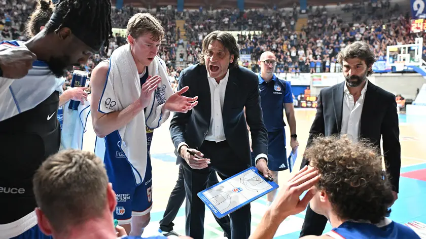 Anselmi foto er cantu treviso Marcelo Nicola PALLACANESTRO CANTU’ - TREVISO BASKET CAMPIONATO 2025-26 SERIE A