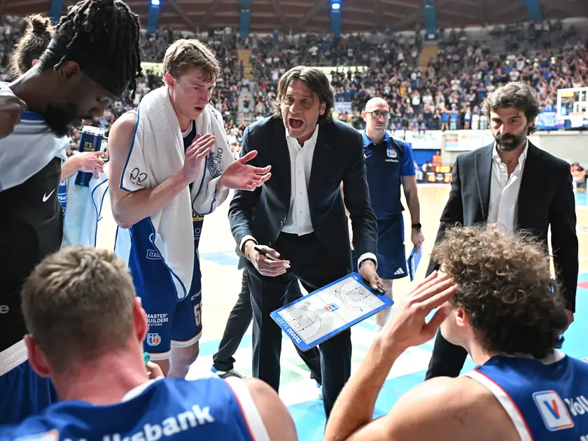 Anselmi foto er cantu treviso Marcelo Nicola PALLACANESTRO CANTU’ - TREVISO BASKET CAMPIONATO 2025-26 SERIE A