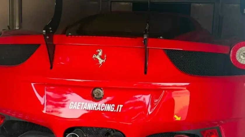 La Ferrari recuperata dai carabinieri