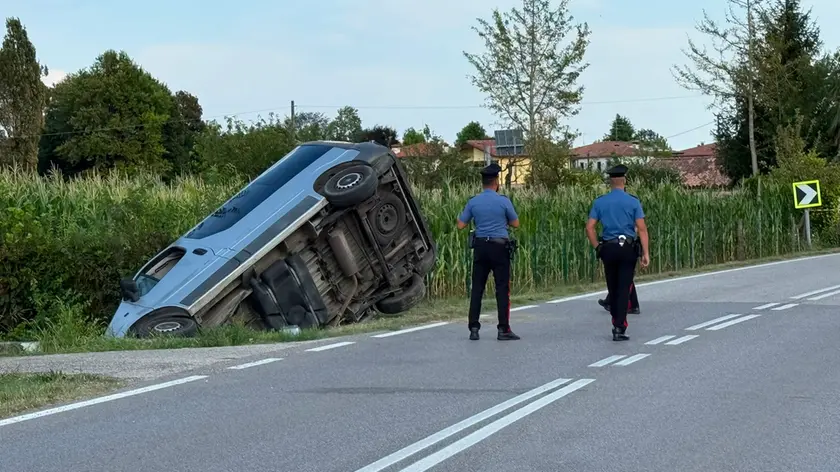 Il furgone è uscito di strada autonomamente
