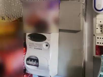 Il contatore che era stato manomesso con il magnete