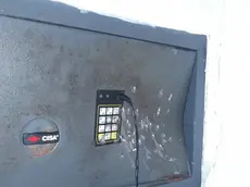 La cassaforte presa a picconate