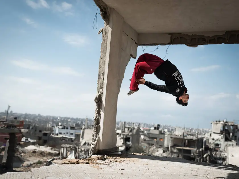 Un frame di “Yalla Parkour” di Areeb Zuaiter, film ambientato in Palestina fra i più attesi del festival