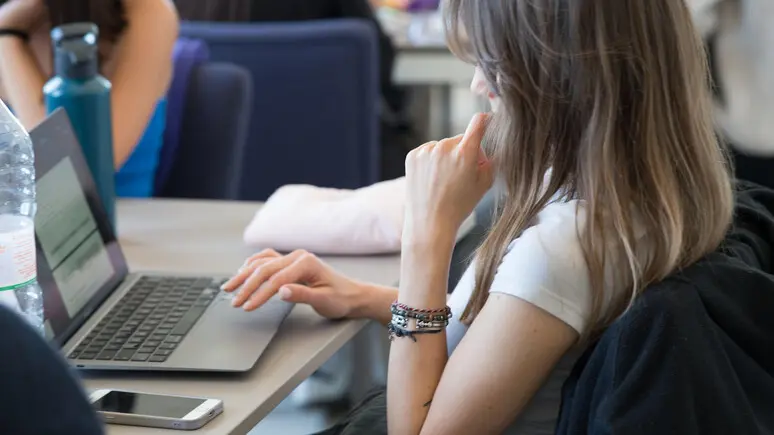 Intelligenza artificiale nelle scuole: i dati del Veneto