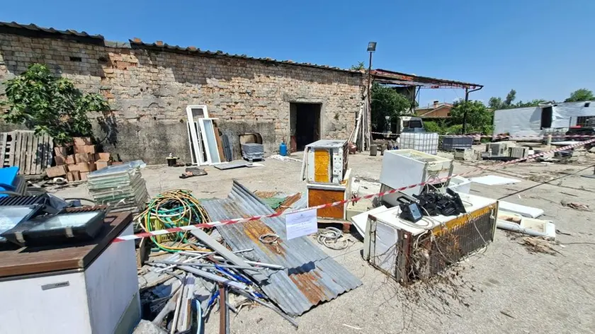 Parte del materiale stoccato nella discarica di Casier