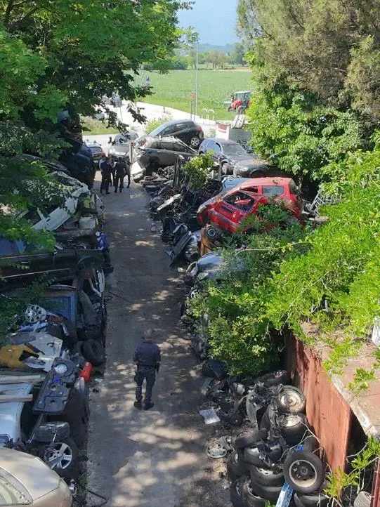 La discarica abusiva scoperta a Fonte