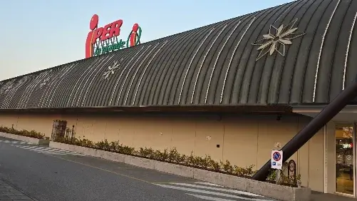 L'aggressione è avvenuta nel parcheggio dei Giardini del Sole