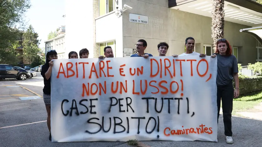 Una protesta per il diritto alla casa