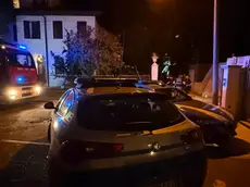 L'intervento di polizia e pompieri nel condominio a San Zeno