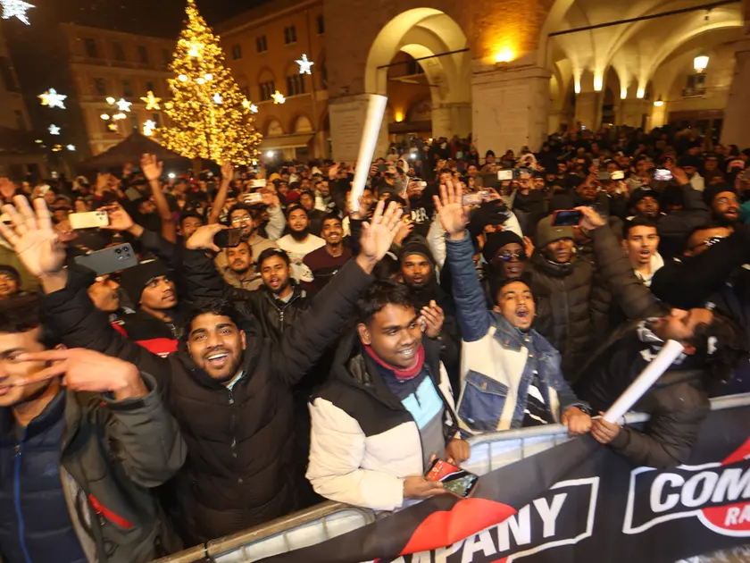 Il Capodanno in piazza a Treviso con bengalesi e pakistani in prima fila
