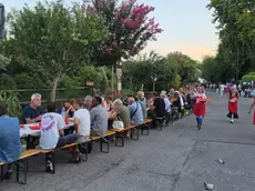 La tavolata sulla Restera per la Pastasciutta antifascista
