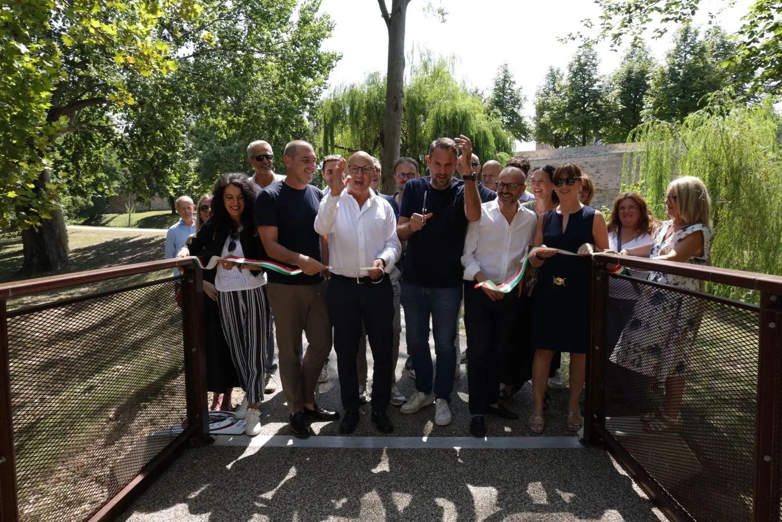 L'inaugurazione della nuova passerella pedonale a Varco Filippini
