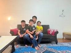 Aftab con la famiglia