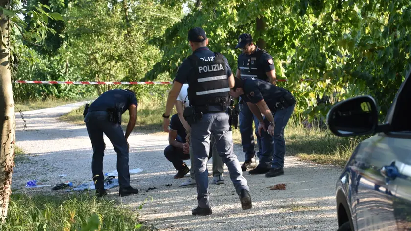 La polizia sul posto (foto Stefano Cavicchi)