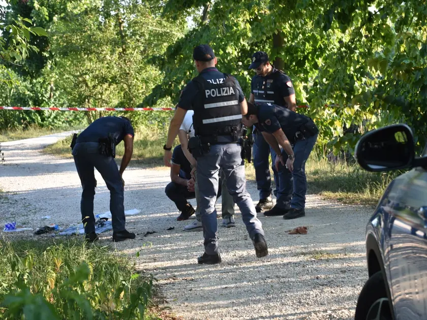 La polizia sul posto (foto Stefano Cavicchi)