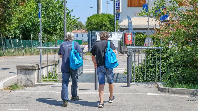 Gli ultimi due operai della Berco usciti dal turno di lavoro conclusivo