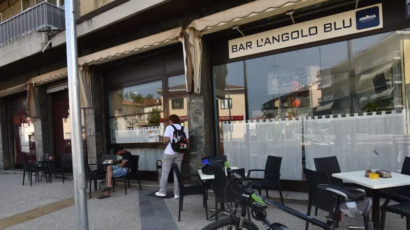 La rissa è avvenuta all'esterno del locale di Conegliano, tra via Matteotti e viale Istria
