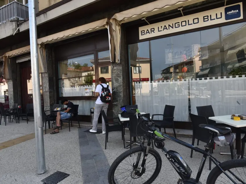La rissa è avvenuta all'esterno del locale di Conegliano, tra via Matteotti e viale Istria