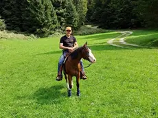 La vittima Lorenzo Zucchetto con il suo cavallo