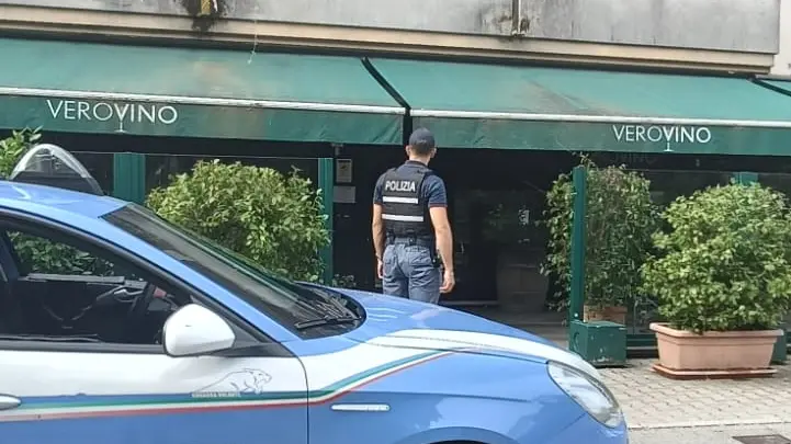 La polizia all'enoteca Verovino