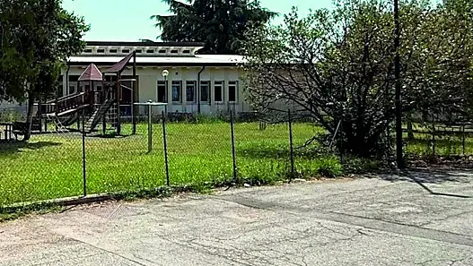 Il parco di via Pasubio dove è stato trovato agonizzante l'uomo di 37 anni