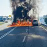 Il furgone in fiamme