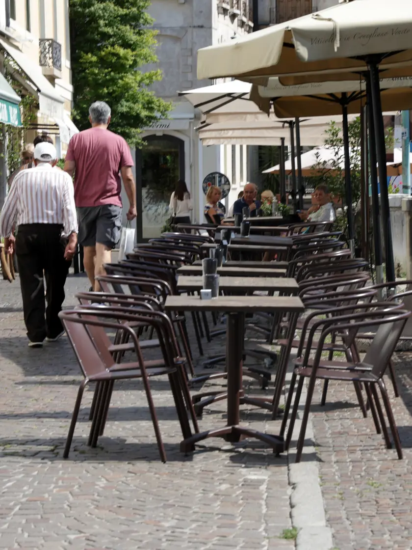 A Treviso plateatici dei bar vuoti a causa del caldo