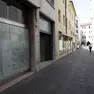 Vetrine spente in vicolo Rialto a Treviso