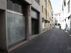 Vetrine spente in vicolo Rialto a Treviso