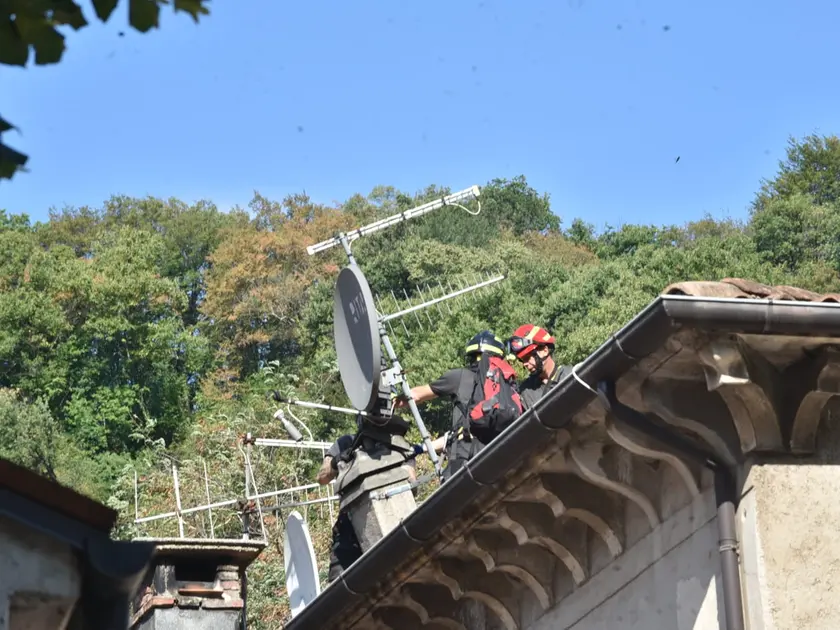 I vigili del fuoco al lavoro dopo il maltempo