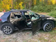 Una delle auto vandalizzate