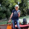 Red Canzian a bordo di un'imbarcazione sul Sile