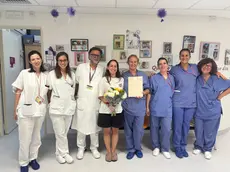 La neo dottoressa ha portato una copia della tesi alla Patologia Neonatale di Camposampiero