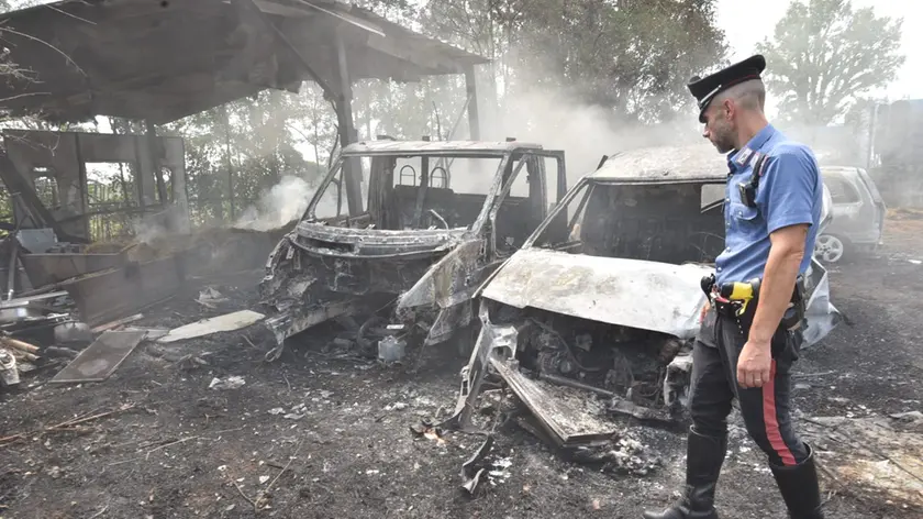 Gli effetti dell'incendio (foto Cavicchi/Macca)
